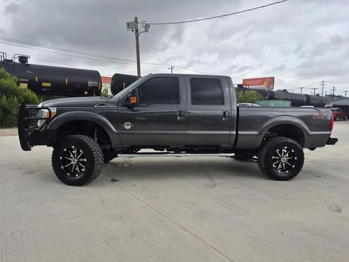 Magnetic Metallic 2016 Ford F-250 Lariat