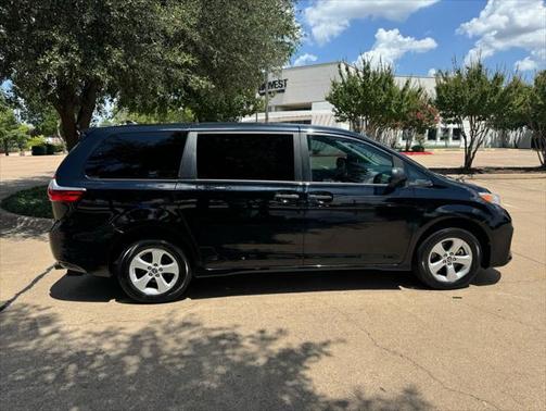 2020 Toyota Sienna SE