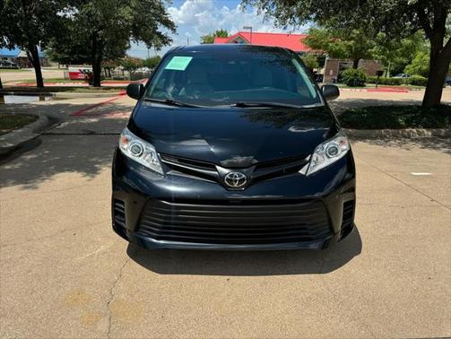 2020 Toyota Sienna SE