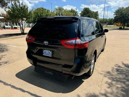 2020 Toyota Sienna SE