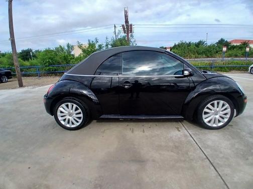 Black/Black Roof 2008 Volkswagen New Beetle SE