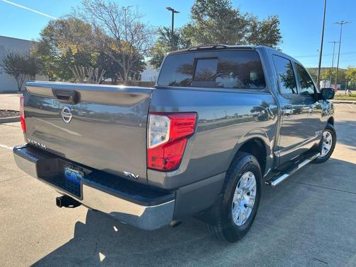 2017 Nissan Titan SV