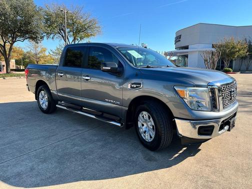 2017 Nissan Titan SV