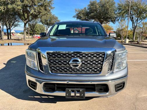 2017 Nissan Titan SV