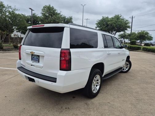White 2018 Chevrolet Suburban LT
