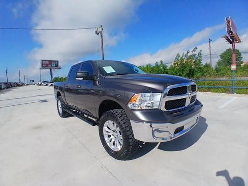 Granite Crystal Metallic Clearcoat 2019 RAM 1500 SLT