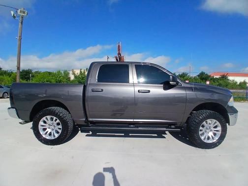 Granite Crystal Metallic Clearcoat 2019 RAM 1500 SLT