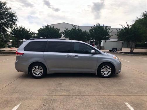 2013 Toyota Sienna XLE