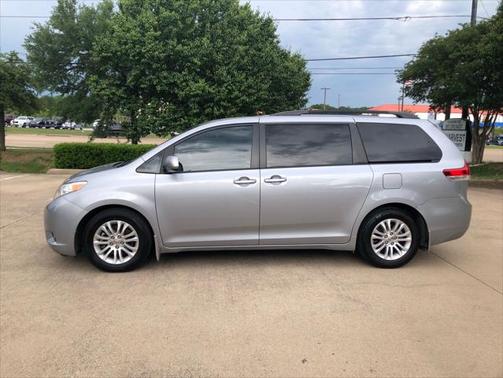 2013 Toyota Sienna XLE