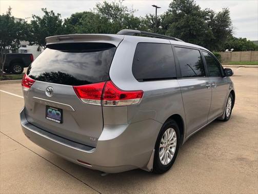 2013 Toyota Sienna XLE