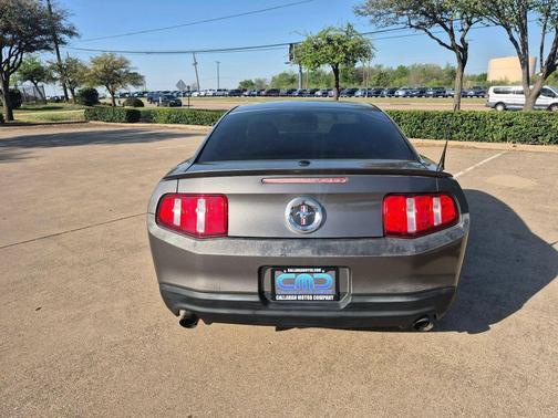 2011 Ford Mustang V6