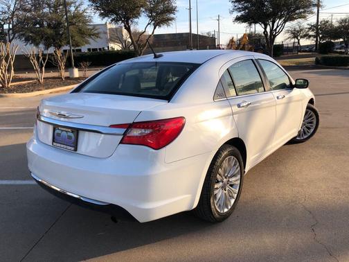 2011 Chrysler 200 Limited