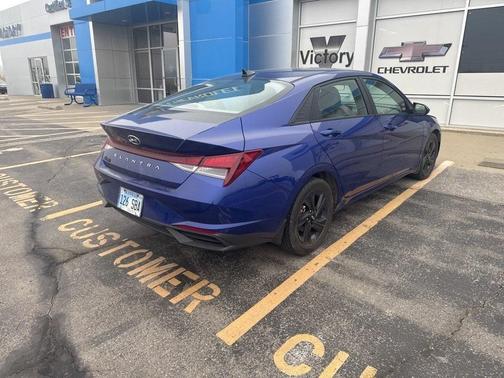 2022 Hyundai ELANTRA SEL