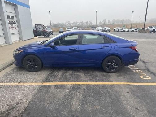 2022 Hyundai ELANTRA SEL