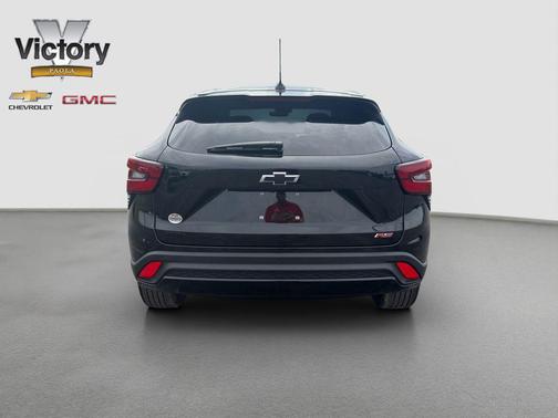 Mosaic Black Metallic 2026 Chevrolet Trax FWD 1RS