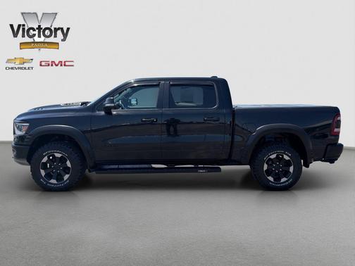 Diamond Black Crystal Pearlcoat 2019 RAM 1500 Rebel