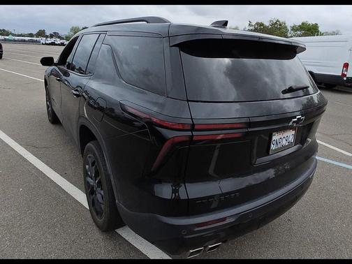 Mosaic Black Metallic 2024 Chevrolet Traverse LT