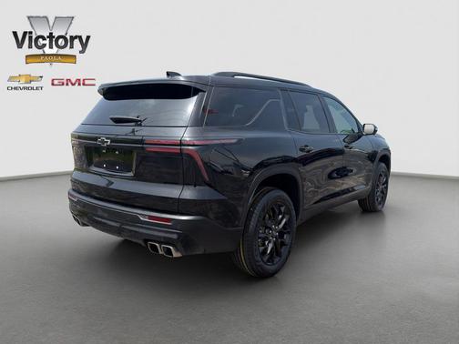 Mosaic Black Metallic 2024 Chevrolet Traverse LT