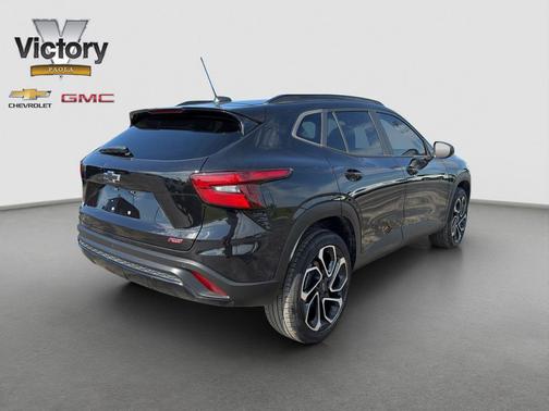 Mosaic Black Metallic 2024 Chevrolet Trax FWD 2RS