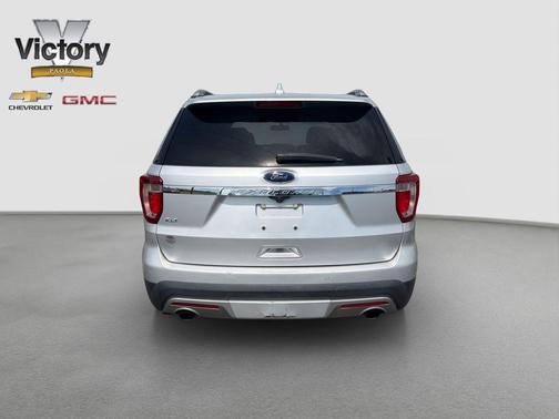 White Platinum Metallic Tri-Coat 2017 Ford Explorer XLT