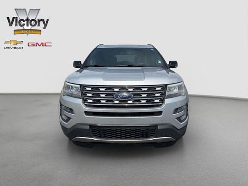 White Platinum Metallic Tri-Coat 2017 Ford Explorer XLT