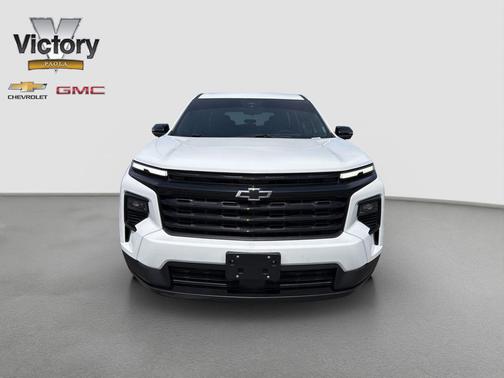 Summit White 2024 Chevrolet Traverse LS