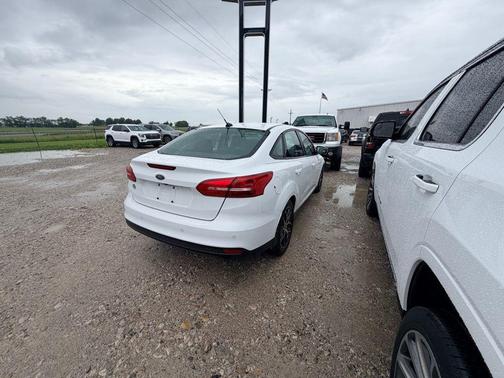 Oxford White 2017 Ford Focus SEL