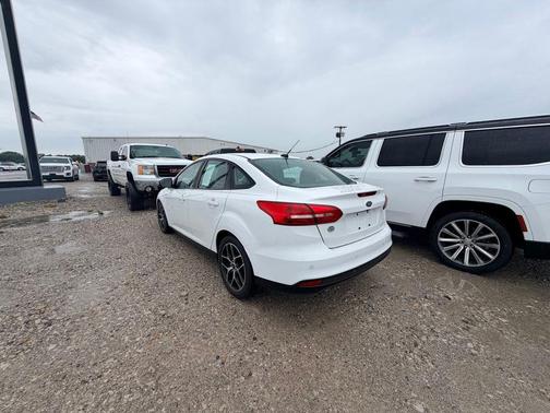 Oxford White 2017 Ford Focus SEL