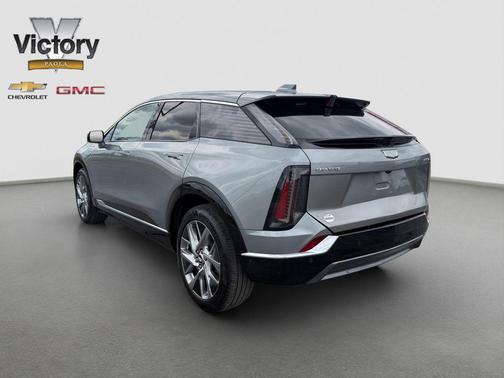 Argent Silver Metallic 2025 Cadillac OPTIQ Luxury 1 AWD