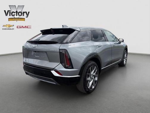 Argent Silver Metallic 2025 Cadillac OPTIQ Luxury 1 AWD
