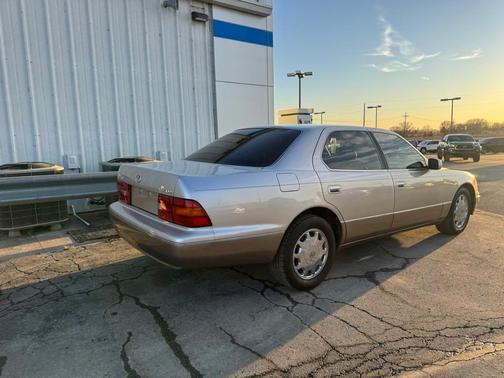 1996 Lexus LS 400 