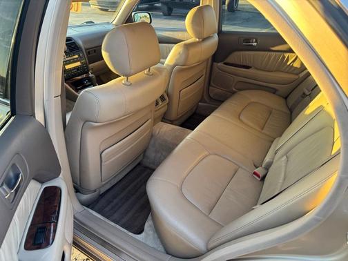 1996 Lexus LS 400 