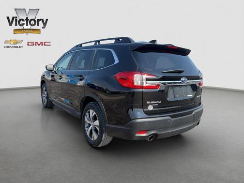 Crystal Black Silica 2024 Subaru Ascent Premium 7-Passenger