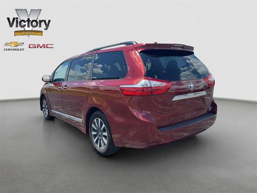 2018 Toyota Sienna XLE