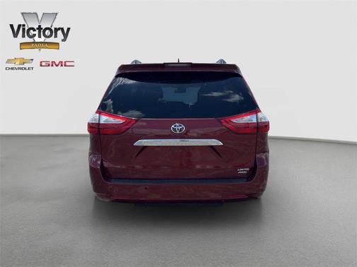 2018 Toyota Sienna XLE