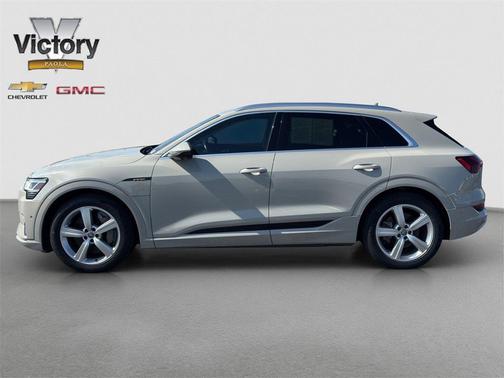 2019 Audi e-tron Premium Plus