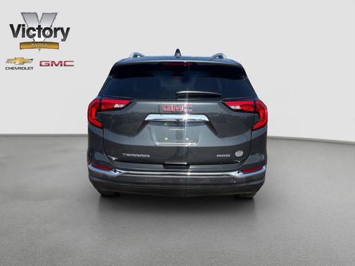 Graphite Gray Metallic 2021 GMC Terrain SLT
