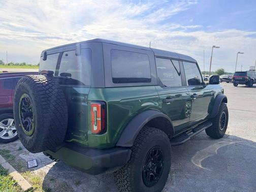 Eruption Green Metallic 2022 Ford Bronco Wildtrak