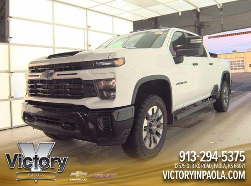 Summit White 2024 Chevrolet Silverado 2500 Custom