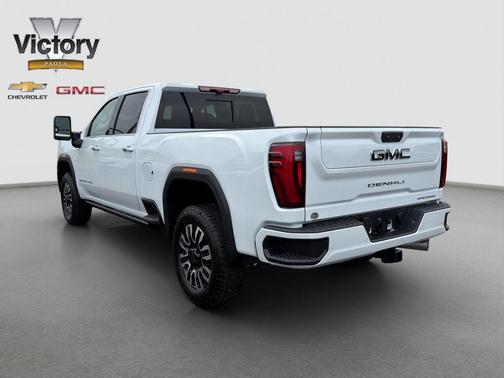 Glacier White Tricoat 2026 GMC Sierra 2500 Denali Ultimate