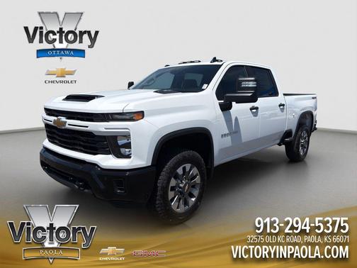 Summit White 2026 Chevrolet Silverado 2500 Custom