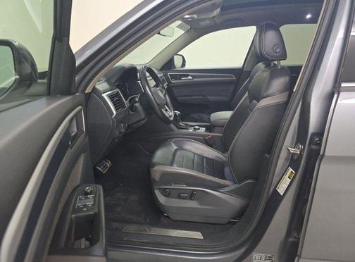 Platinum Gray Metallic 2022 Volkswagen Atlas 3.6L SEL Premium