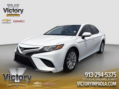 Super White 2019 Toyota Camry SE
