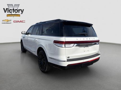 White Metallic 2024 Lincoln Navigator L Black Label