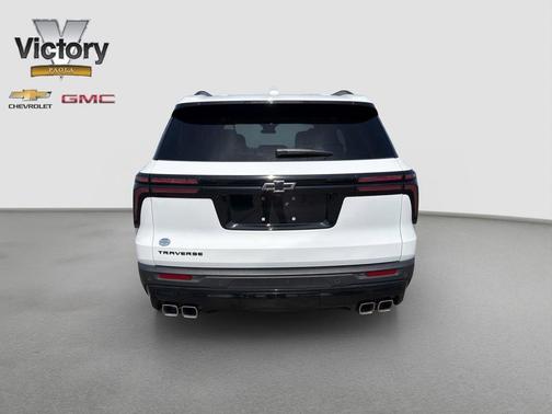 Summit White 2025 Chevrolet Traverse LT