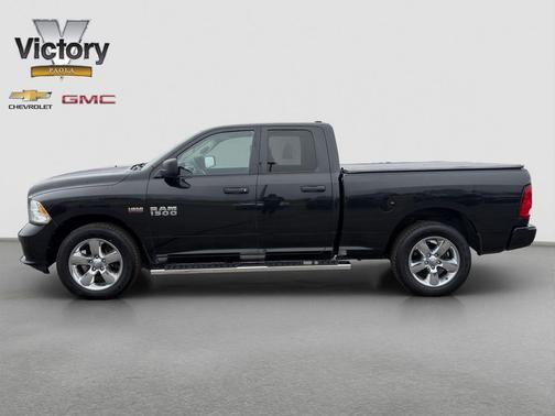 Brilliant Black Crystal Pearlcoat 2018 RAM 1500 Express