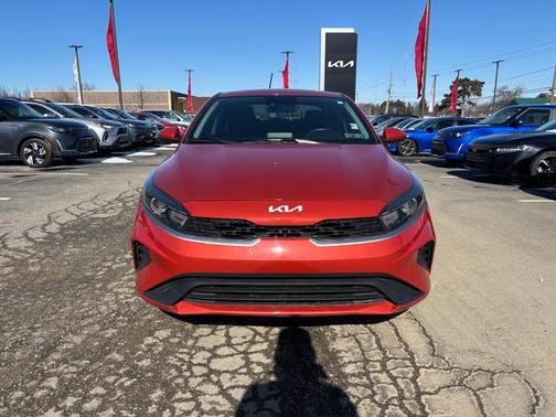 2023 Kia Forte LXS IVT