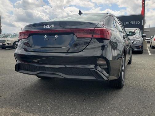 2024 Kia Forte LXS IVT