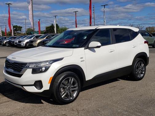 2023 Kia Seltos LX IVT AWD