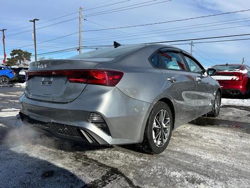 2023 Kia Forte LXS IVT